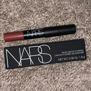 NWT NARS lip pencil in Bahama .06oz